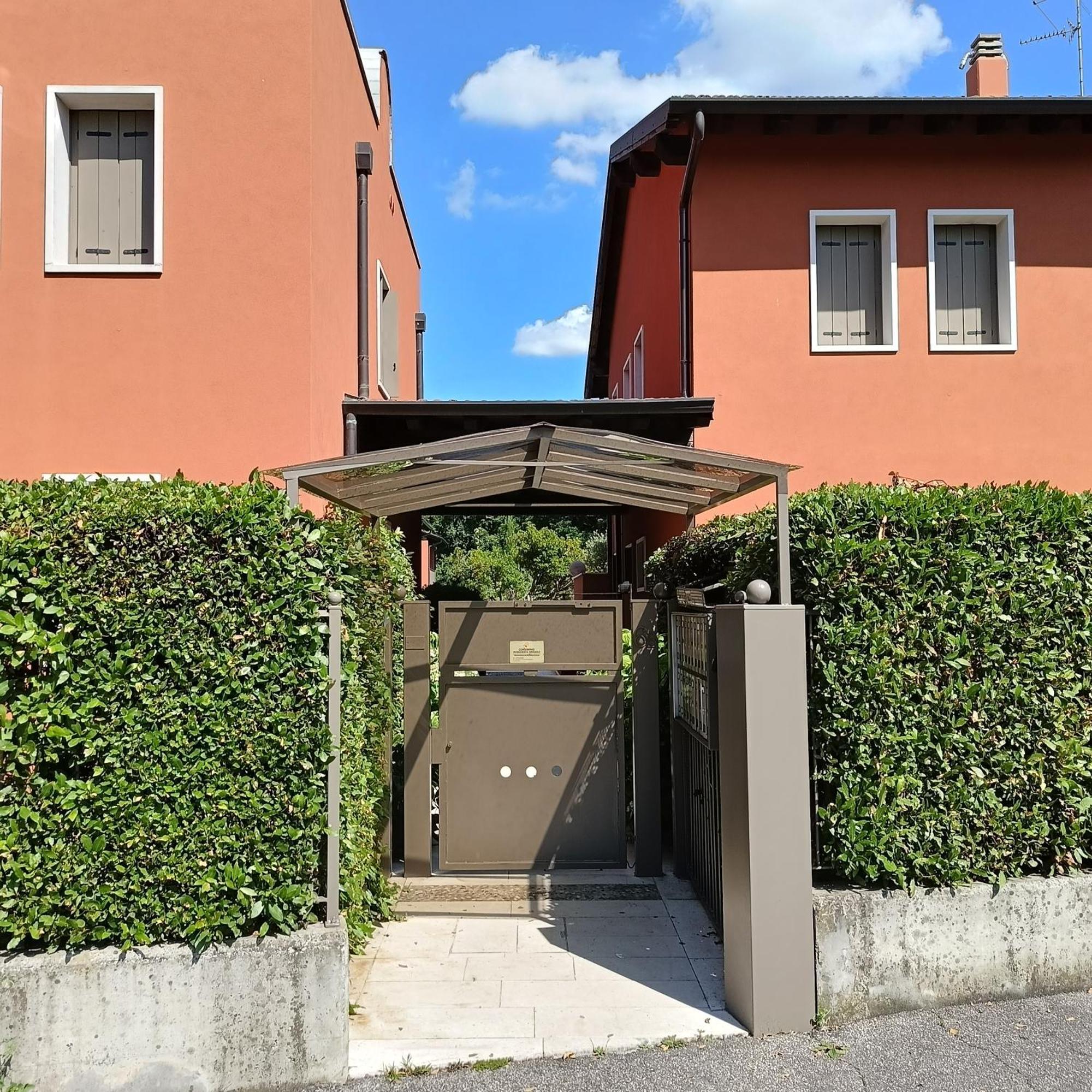Home La Rosa Del Garda Peschiera del Garda Exterior photo